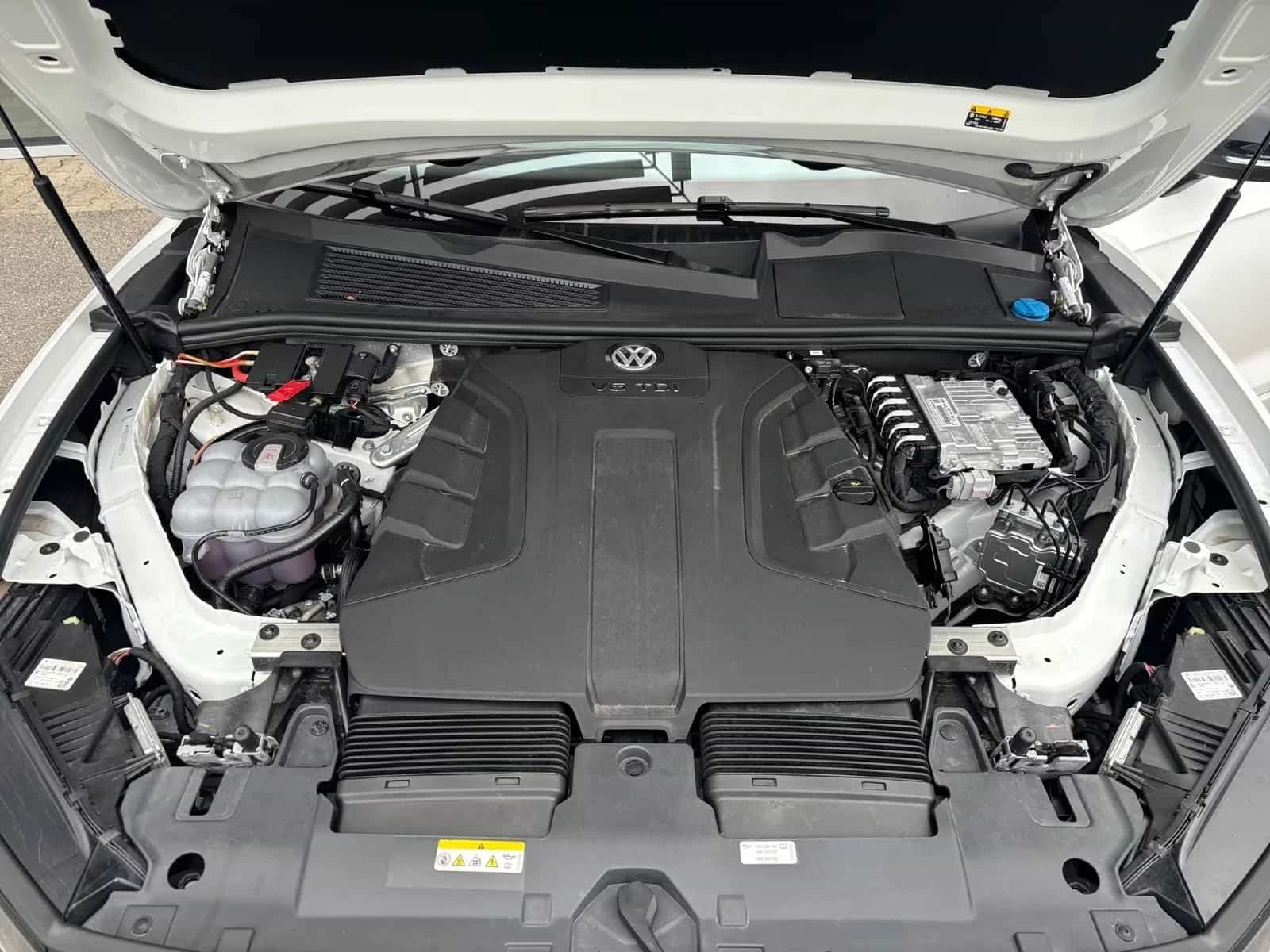 Volkswagen Touareg 09/2024-photo-8
