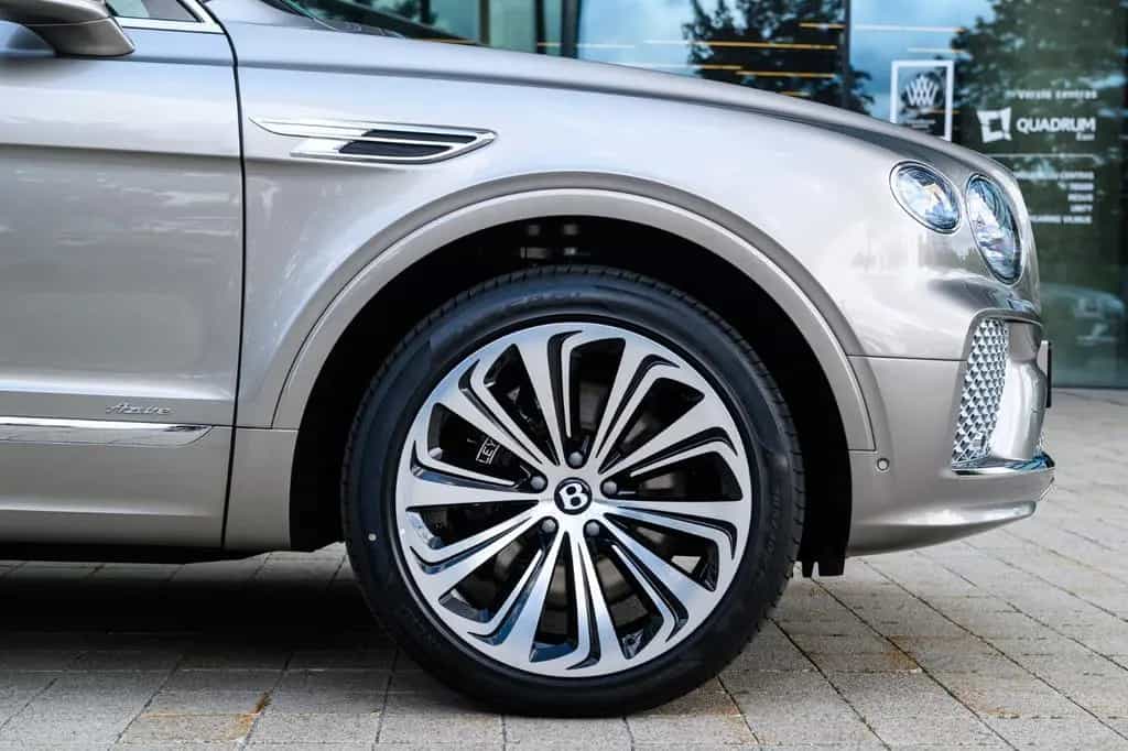 Bentley Bentayga 4.0 V8 Azure 4WD Autom. 09/2025-photo-3