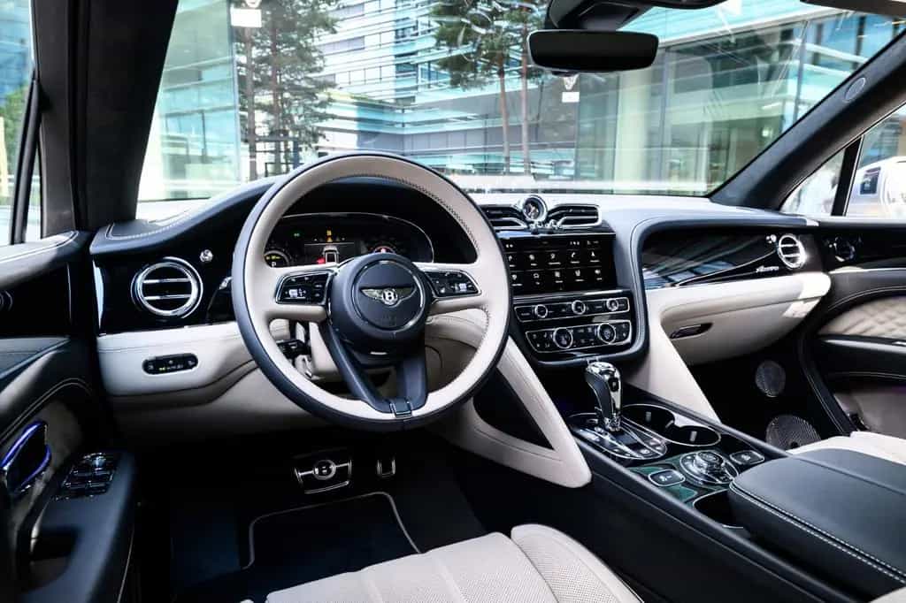 Bentley Bentayga 4.0 V8 Azure 4WD Autom. 09/2025-photo-7