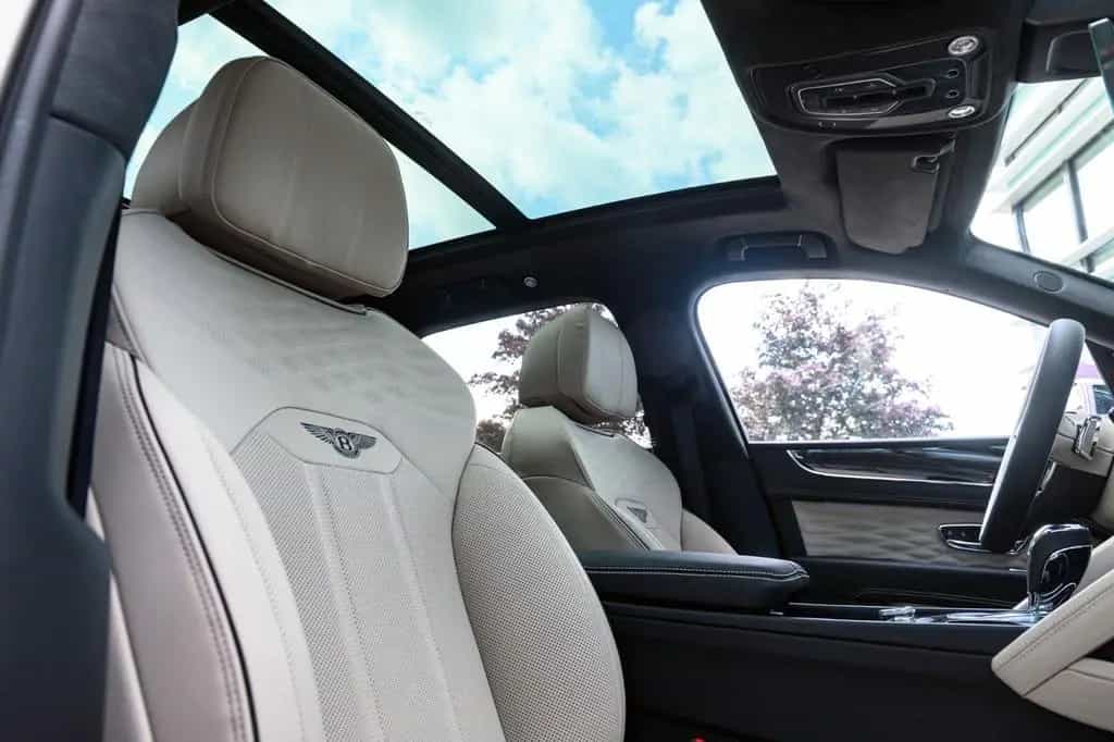 Bentley Bentayga 4.0 V8 Azure 4WD Autom. 09/2025-photo-8
