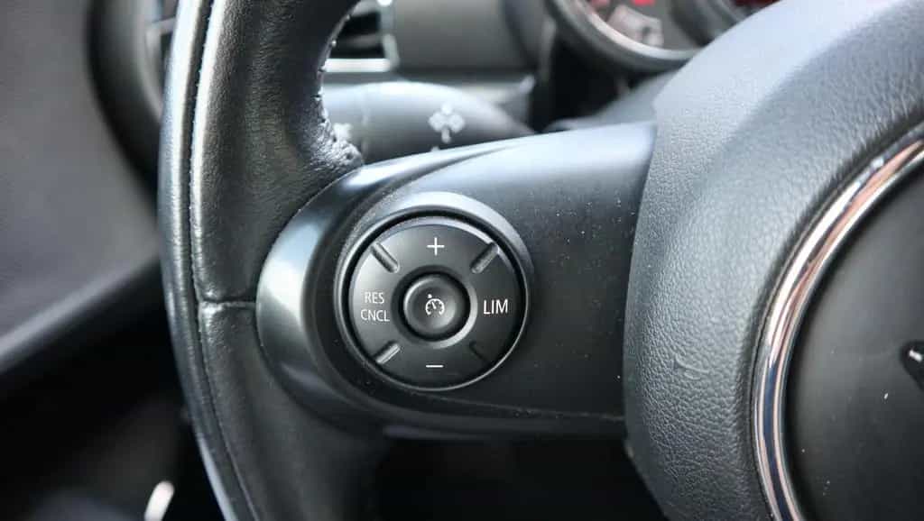 MINI Cooper Clubman 1,5-Xenon-Navi-Teilleder-GRA-BT 11/2015-photo-11