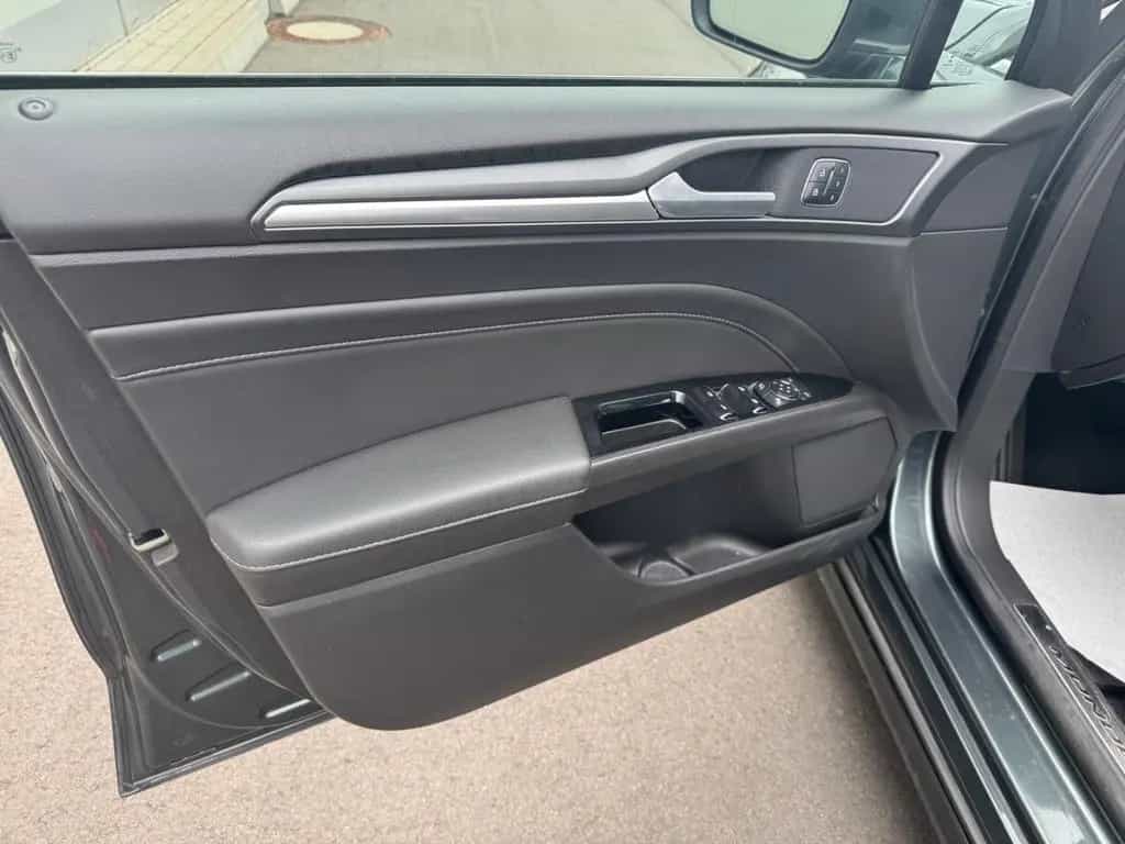 Ford Mondeo Titanium Navi*LED*Leder*AHK*PanoDach 02/2016-photo-8