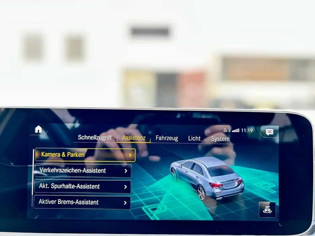 Mercedes-Benz A 200 AMG Line DCT LED Wide Pano RFK Ambiente 08/2019-photo-23