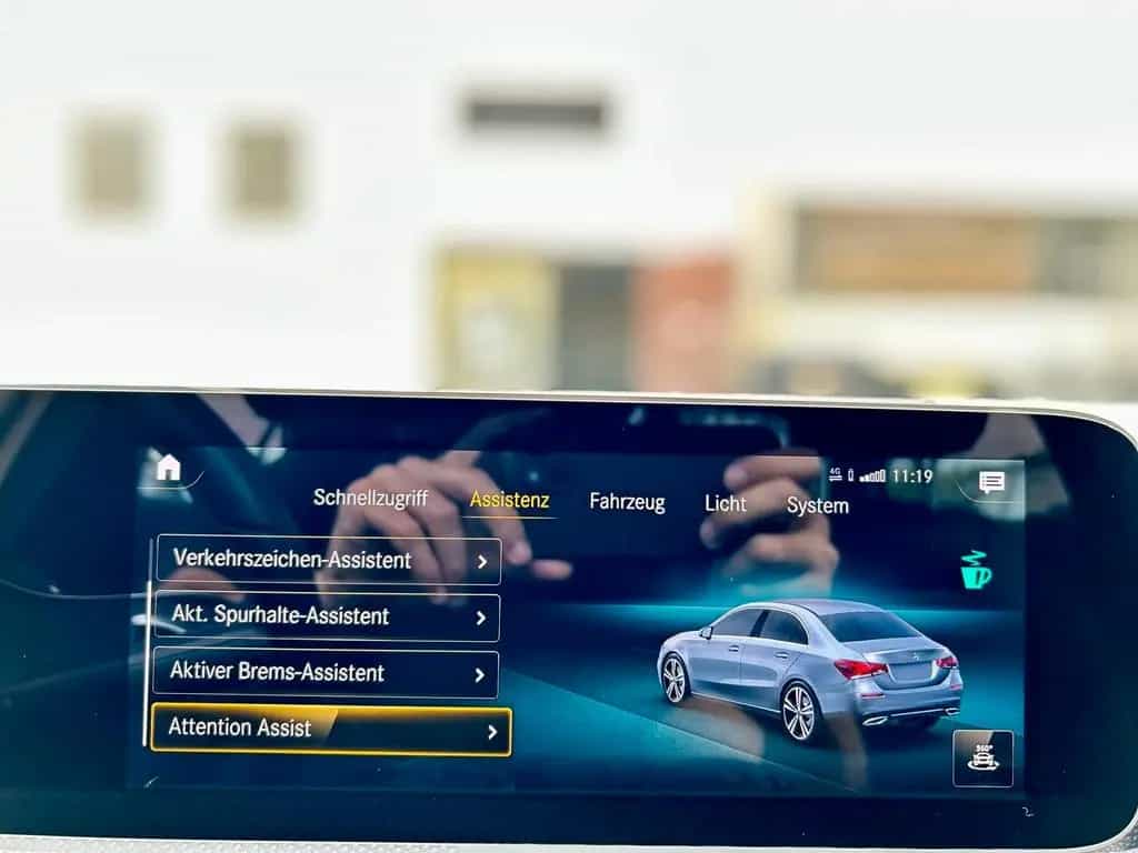Mercedes-Benz A 200 AMG Line DCT LED Wide Pano RFK Ambiente 08/2019-photo-24