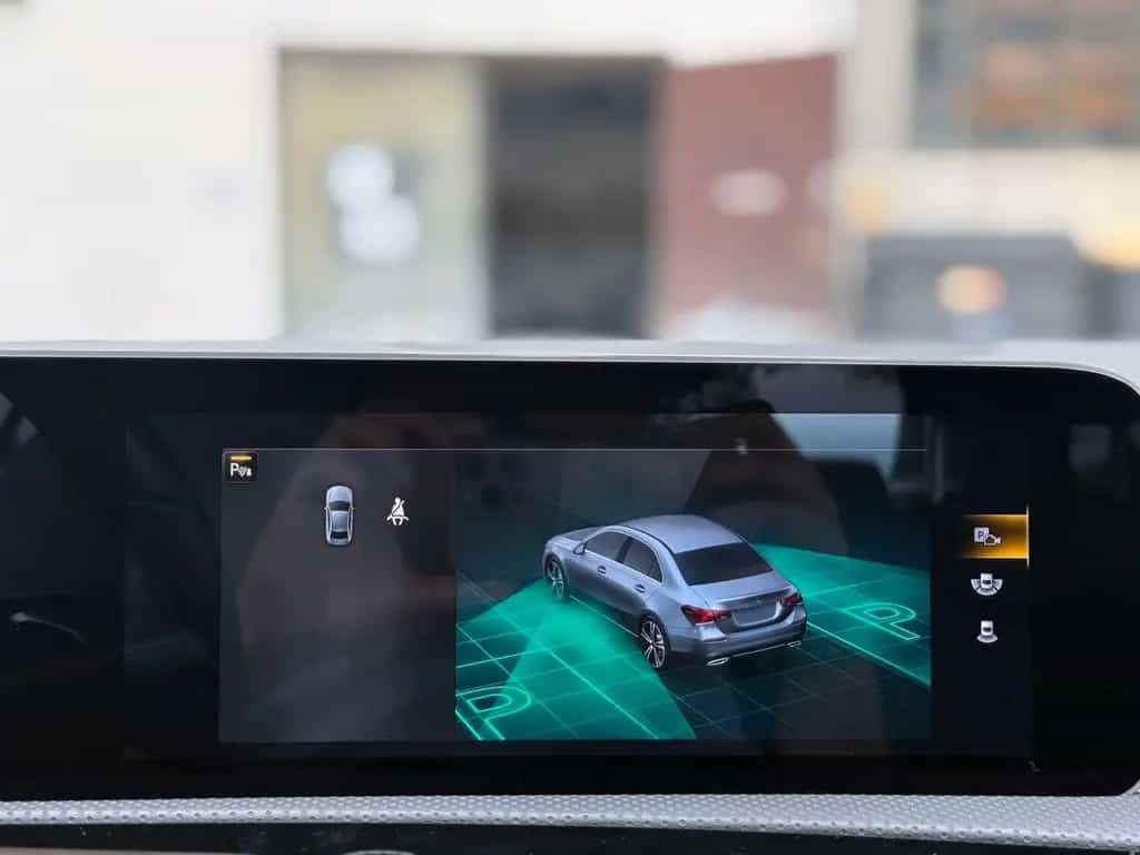 Mercedes-Benz A 200 AMG Line DCT LED Wide Pano RFK Ambiente 08/2019-photo-27
