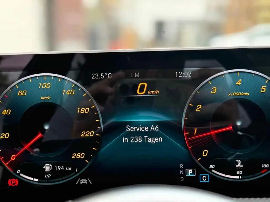 Mercedes-Benz A 200 AMG Line DCT LED Wide Pano RFK Ambiente 08/2019-photo-28