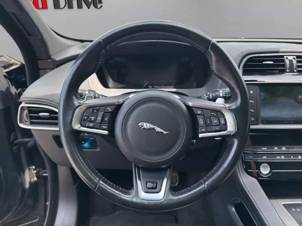 Jaguar F-Pace S/AWD/ PANO/LEDER/HuD/LED/LM-22/TV/KAMERA 07/2017-photo-12