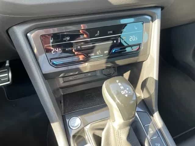 Volkswagen Tiguan 02/2022-photo-17