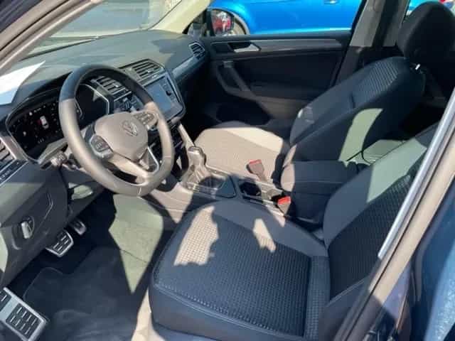 Volkswagen Tiguan 02/2022-photo-9