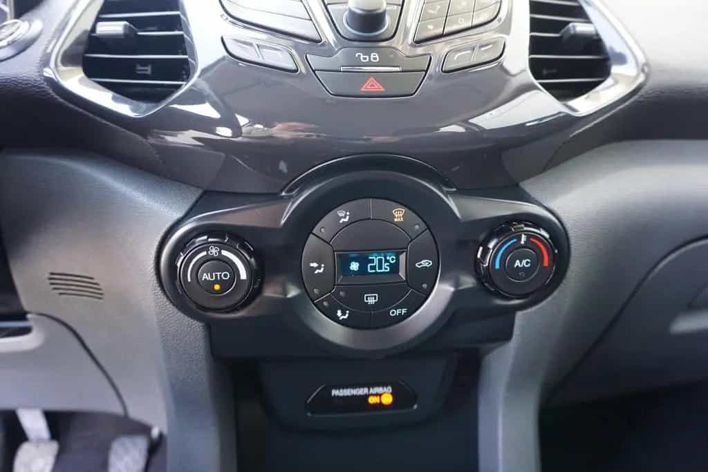 Ford EcoSport 1.0 EcoBoost PDC SHZ Freisprech ALU 06/2015-photo-10