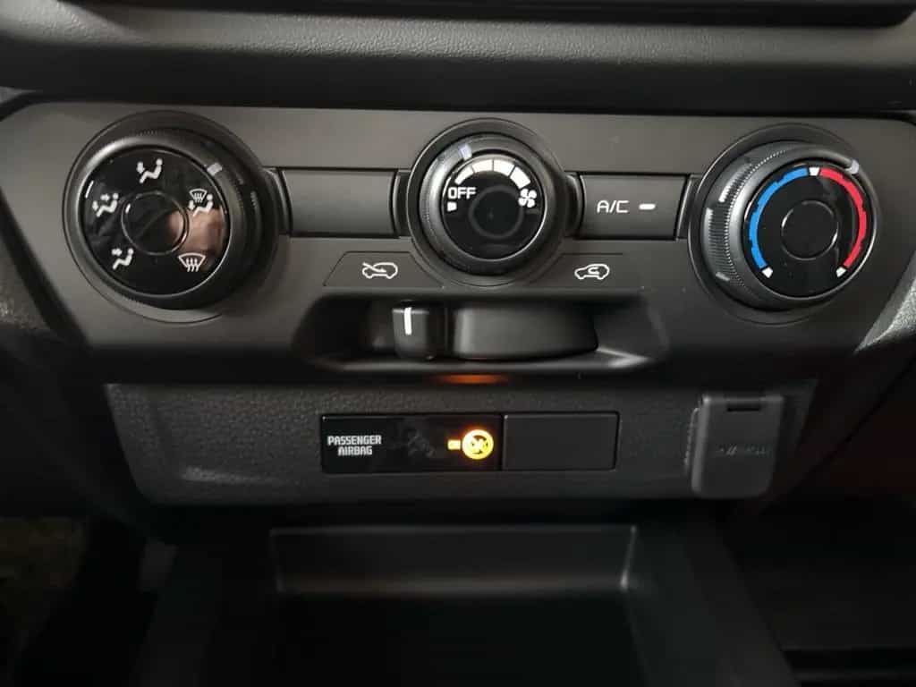 Isuzu D-Max 1.9 D SINGLE CAB L 2WD HR AT MY25 null-photo-16