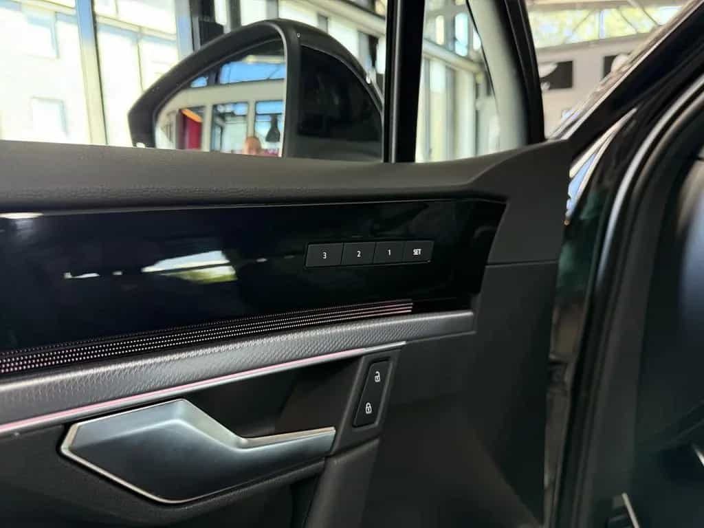 Volkswagen Touareg R-Line 4Motion*AHK*LED*DYNAUDIO*HUD* 10/2022-photo-17