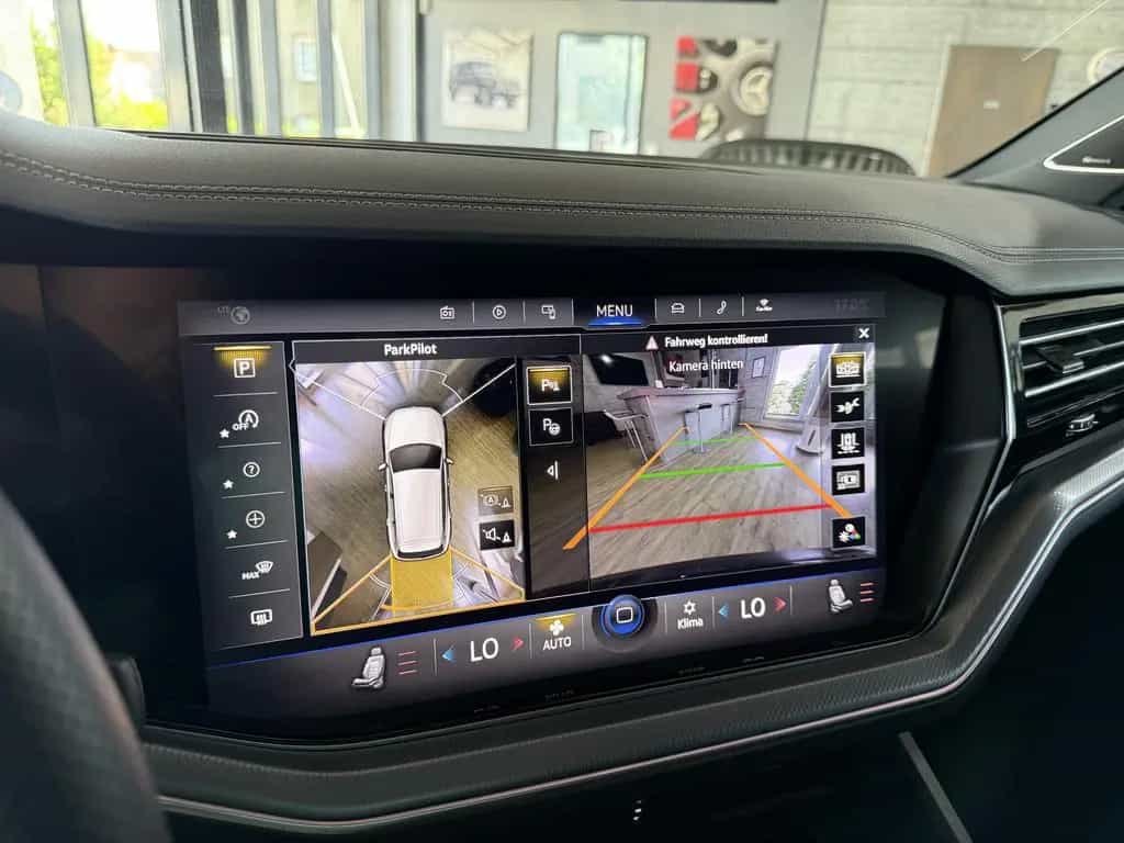 Volkswagen Touareg R-Line 4Motion*AHK*LED*DYNAUDIO*HUD* 10/2022-photo-21