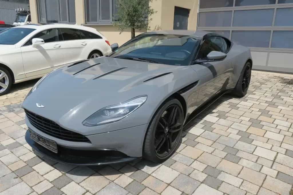 Aston Martin DB11 5.2 V12 Launch Edition 12/2016-photo-1