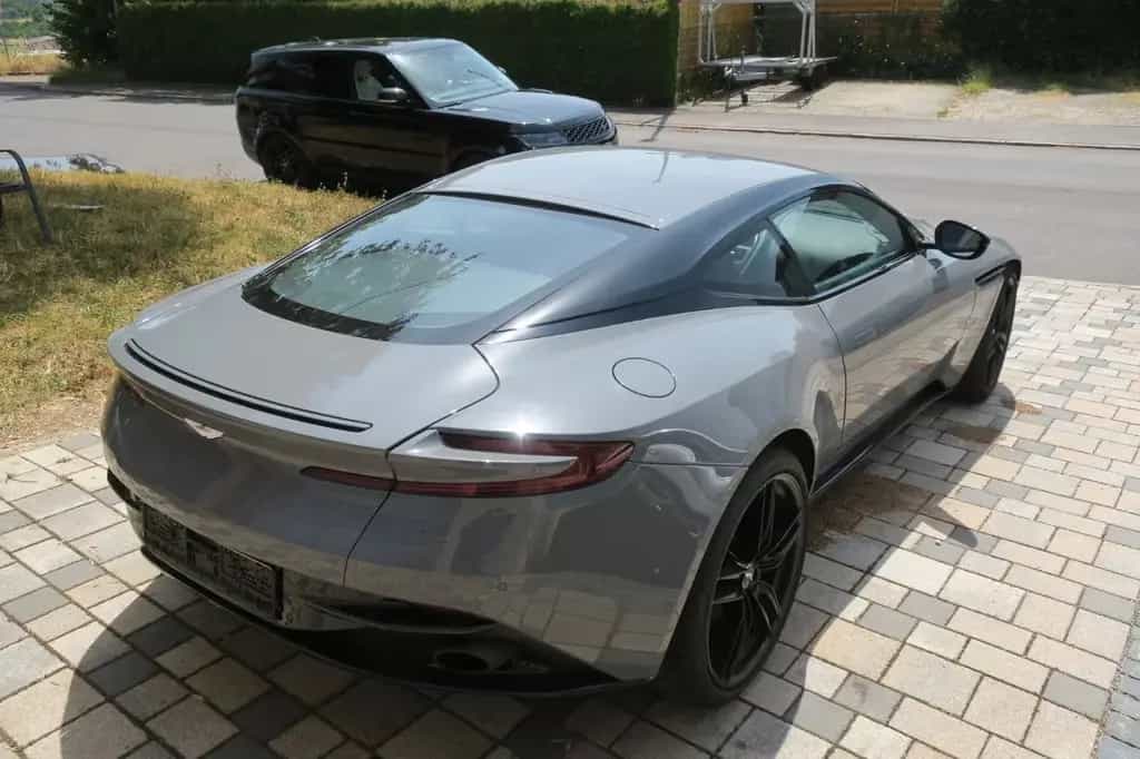 Aston Martin DB11 5.2 V12 Launch Edition 12/2016-photo-10