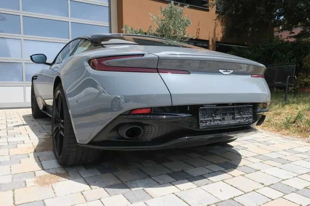Aston Martin DB11 5.2 V12 Launch Edition 12/2016-photo-11