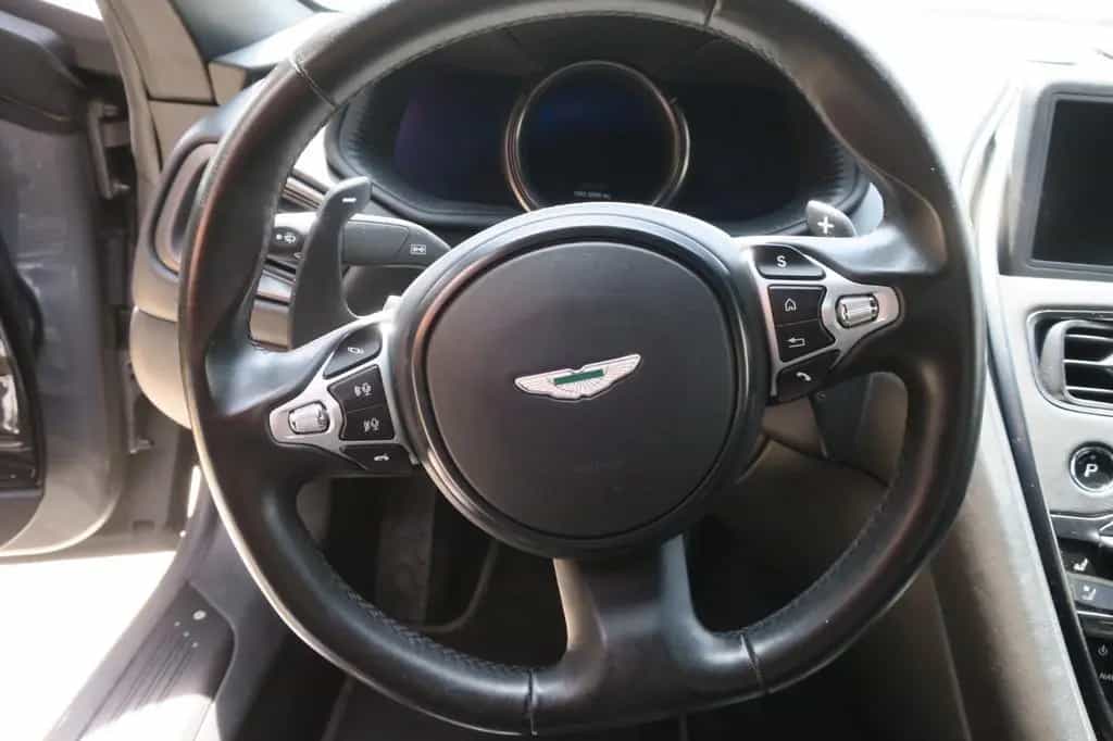 Aston Martin DB11 5.2 V12 Launch Edition 12/2016-photo-8
