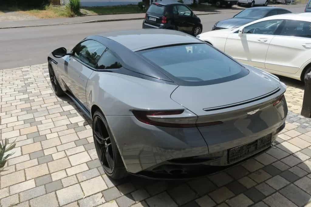 Aston Martin DB11 5.2 V12 Launch Edition 12/2016-photo-9