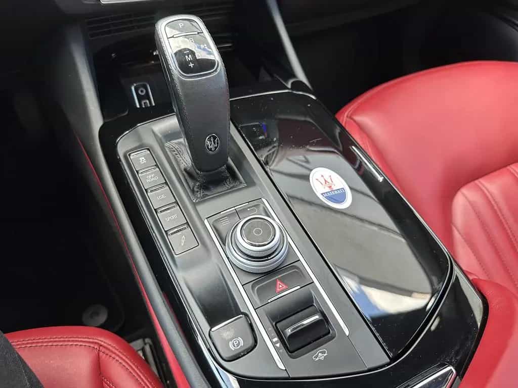 Maserati Levante 3.0 Granlusso V6 AWD Diesel /ACC /LUFTF. 03/2019-photo-17