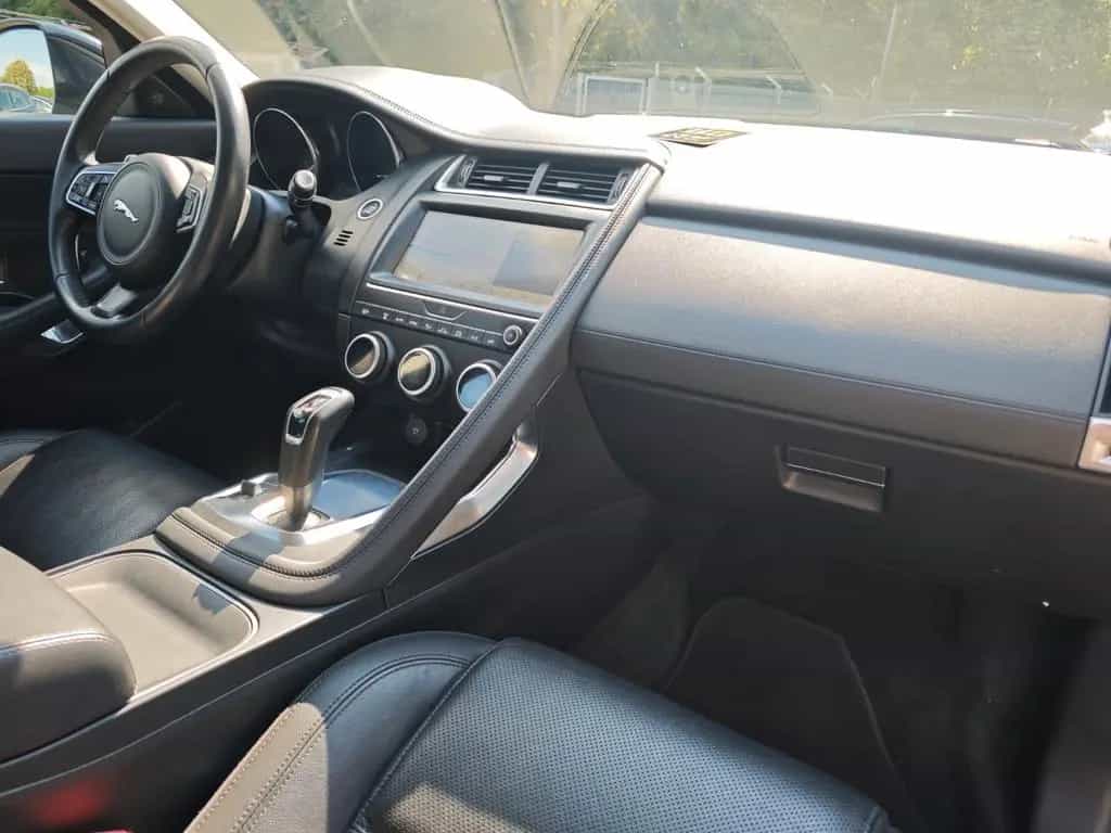 Jaguar E-Pace 03/2019-photo-14