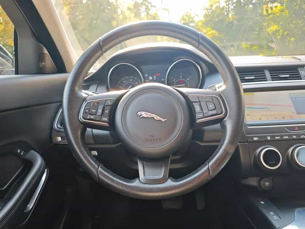 Jaguar E-Pace 03/2019-photo-17