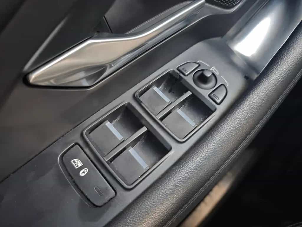 Jaguar E-Pace 03/2019-photo-26