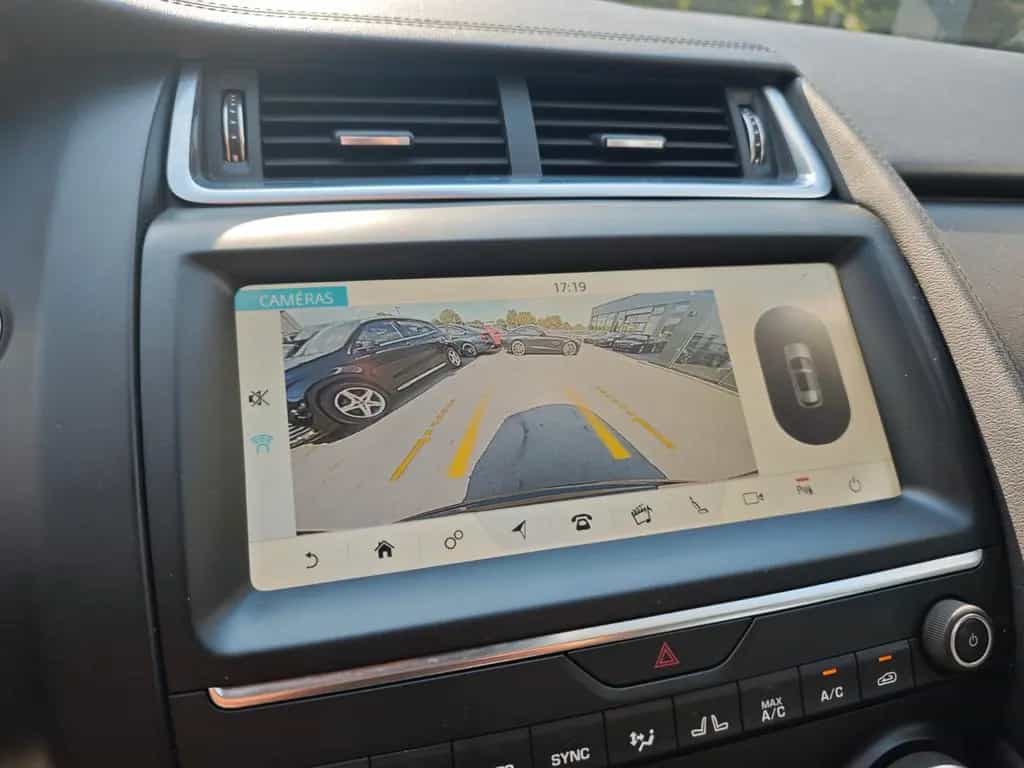 Jaguar E-Pace 03/2019-photo-28