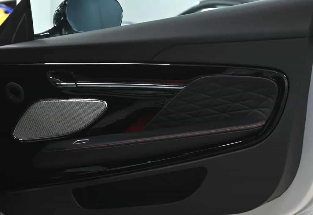 Aston Martin DB12 DB-12 Coupe 09/2025-photo-5