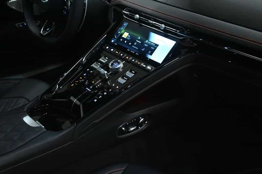 Aston Martin DB12 DB-12 Coupe 09/2025-photo-6