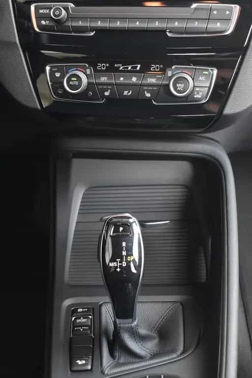BMW X1 xDrive25d Aut. Advantage Navi AbstandsGRA HUD 03/2020-photo-12