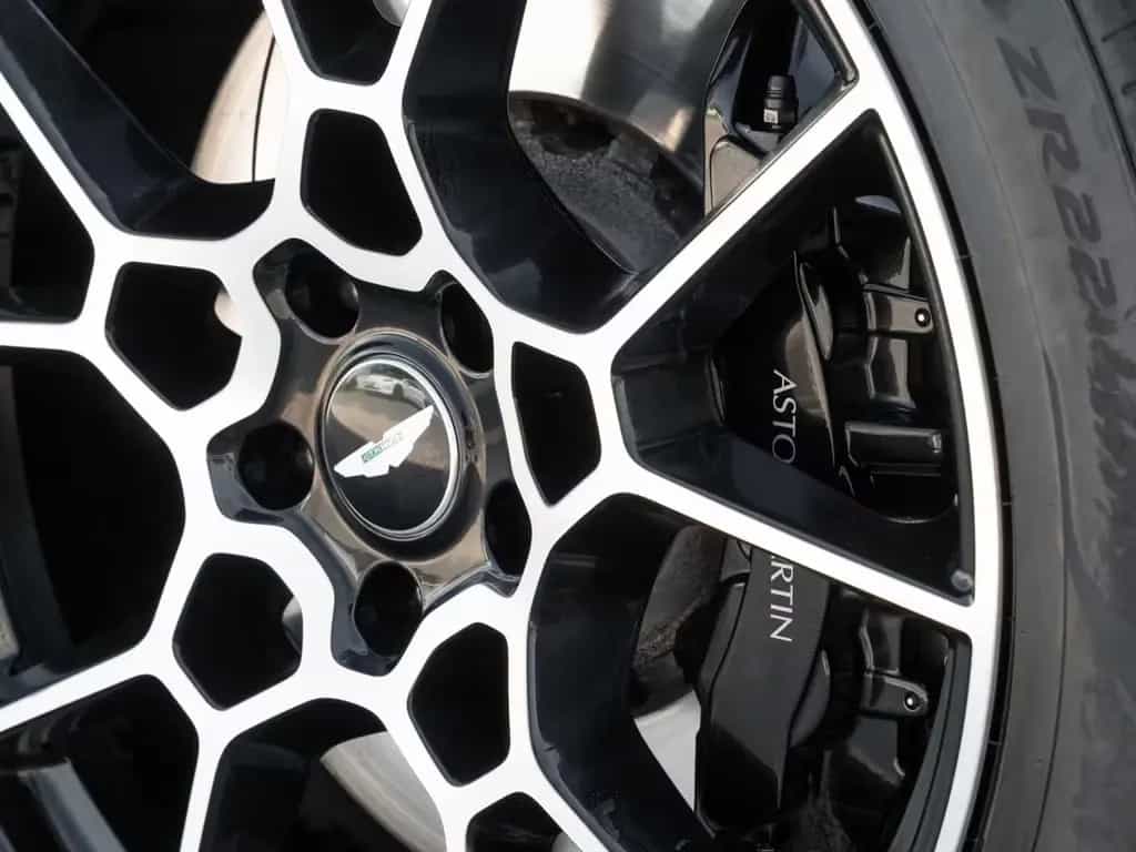 Aston Martin DBX V8 4x4 08/2024-photo-20