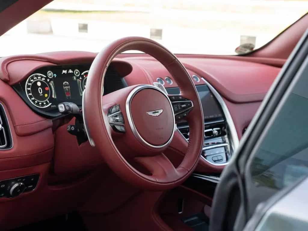 Aston Martin DBX V8 4x4 08/2024-photo-24