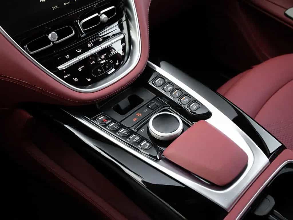 Aston Martin DBX V8 4x4 08/2024-photo-30