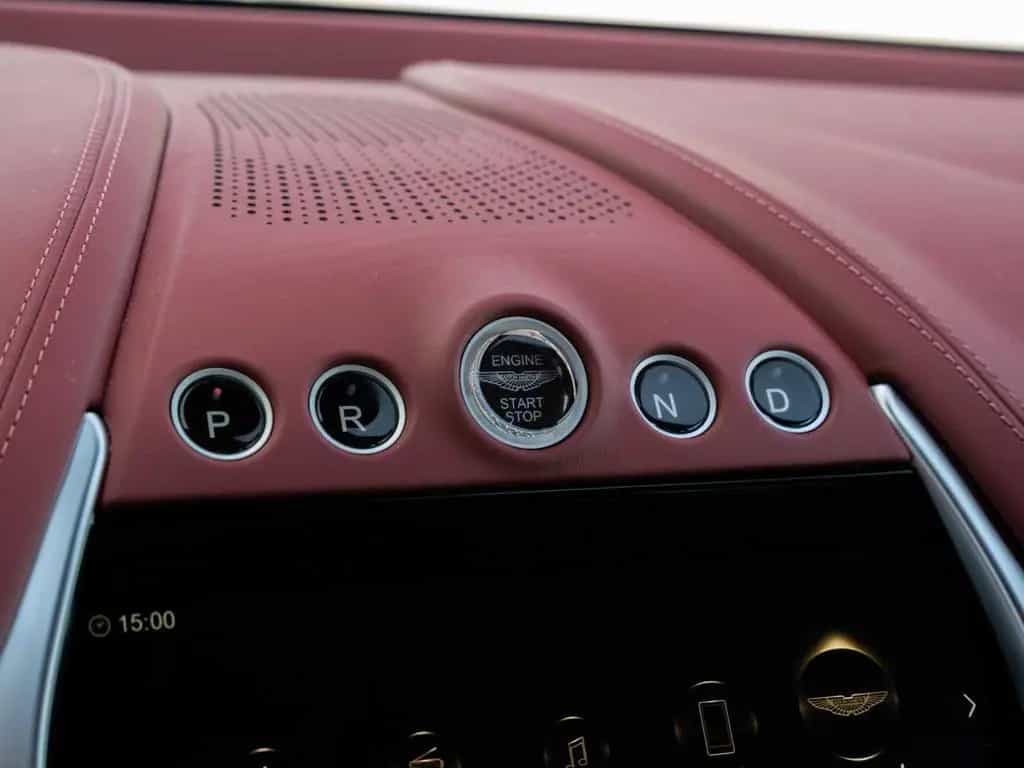 Aston Martin DBX V8 4x4 08/2024-photo-32