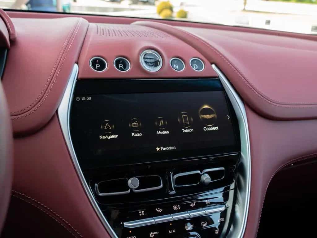 Aston Martin DBX V8 4x4 08/2024-photo-33