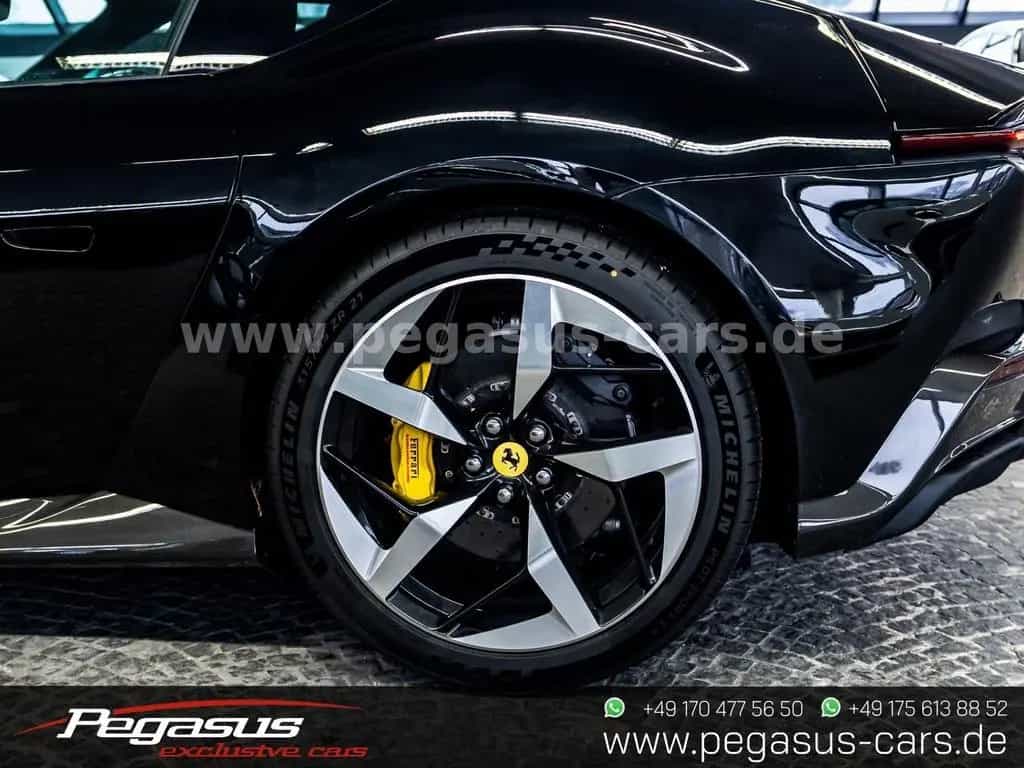 Ferrari 12 Cilindri CARBON*KAMERA*LIFT*PANORAMA* 01/2026-photo-8