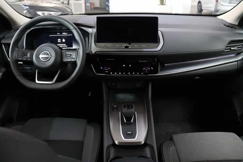 Nissan Qashqai 1.3 AT N-Connecta Navi,LED,TLeder SOFORT 03/2026-photo-6