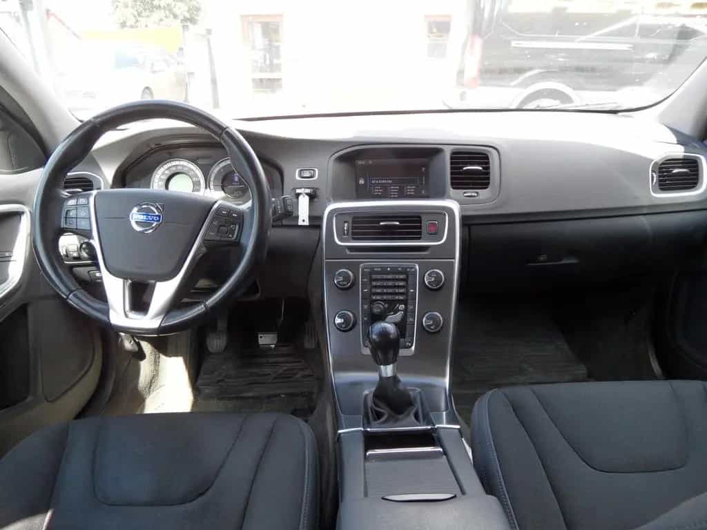 Volvo V60 Kombi Momentum 03/2012-photo-8
