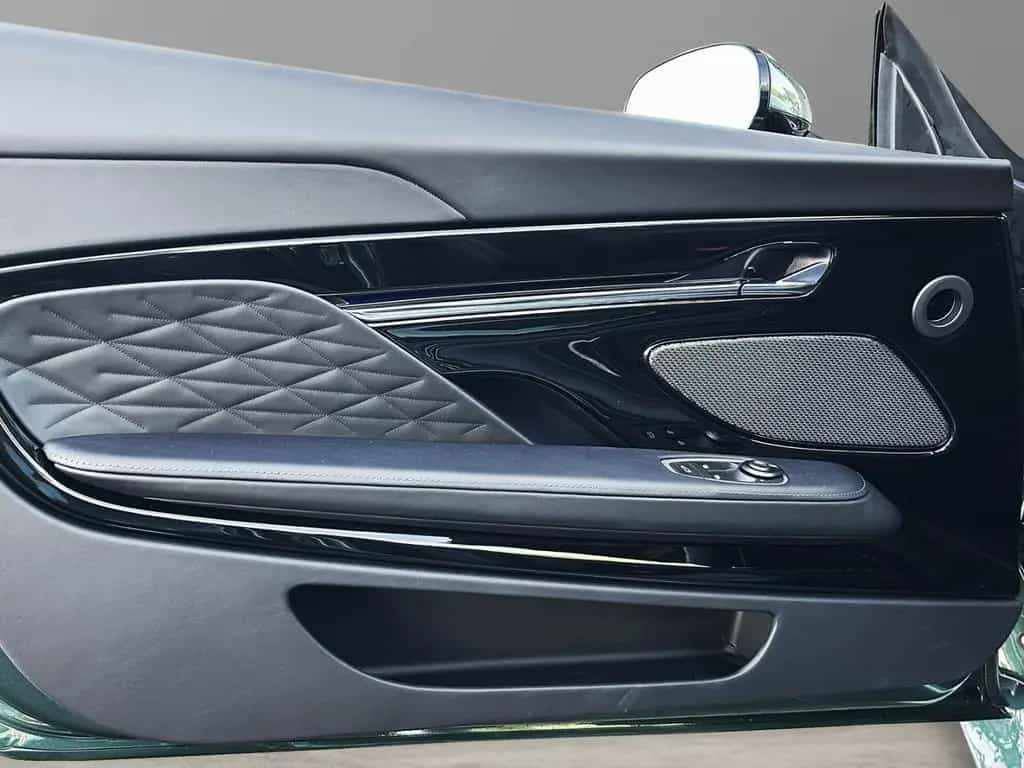 Aston Martin DB12 Volante Malachite Green Onyx Black null-photo-22