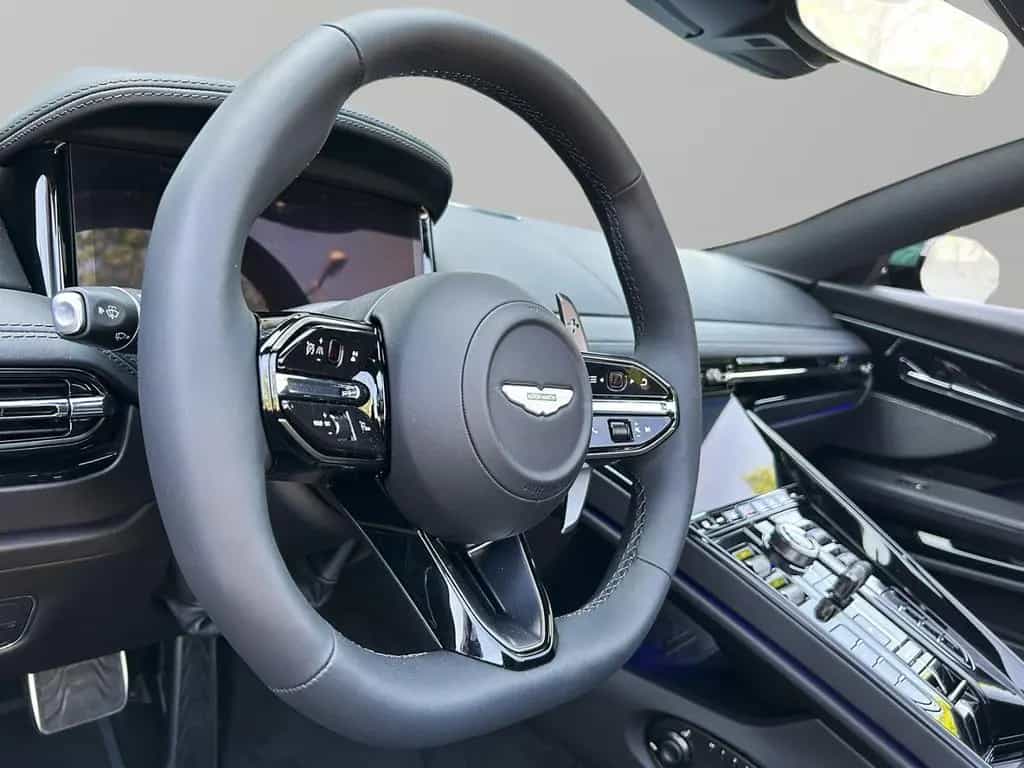 Aston Martin DB12 Volante Malachite Green Onyx Black null-photo-24
