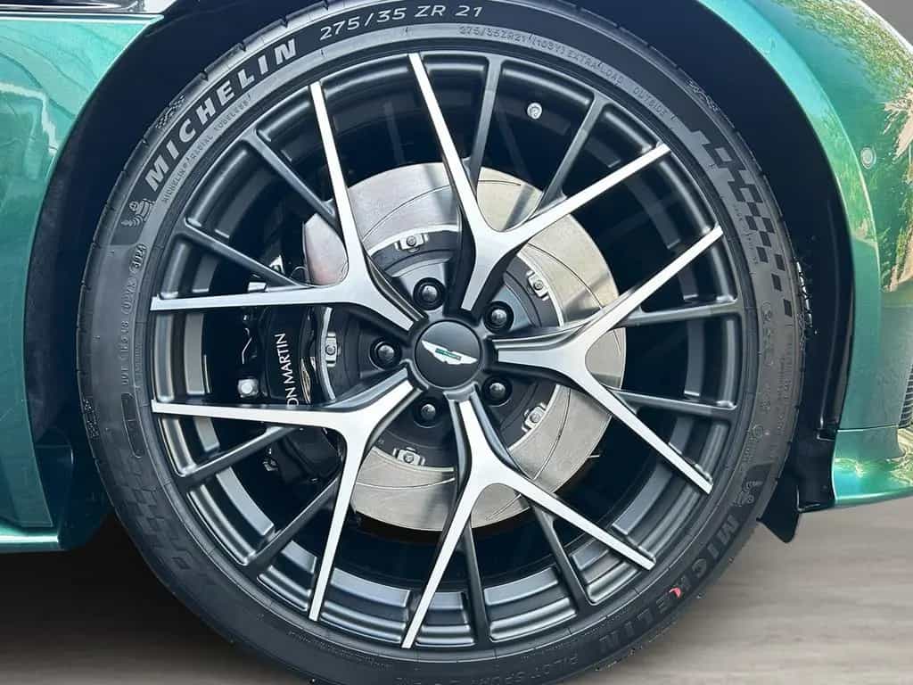 Aston Martin DB12 Volante Malachite Green Onyx Black null-photo-3