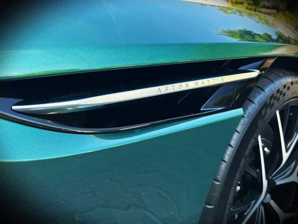 Aston Martin DB12 Volante Malachite Green Onyx Black null-photo-30