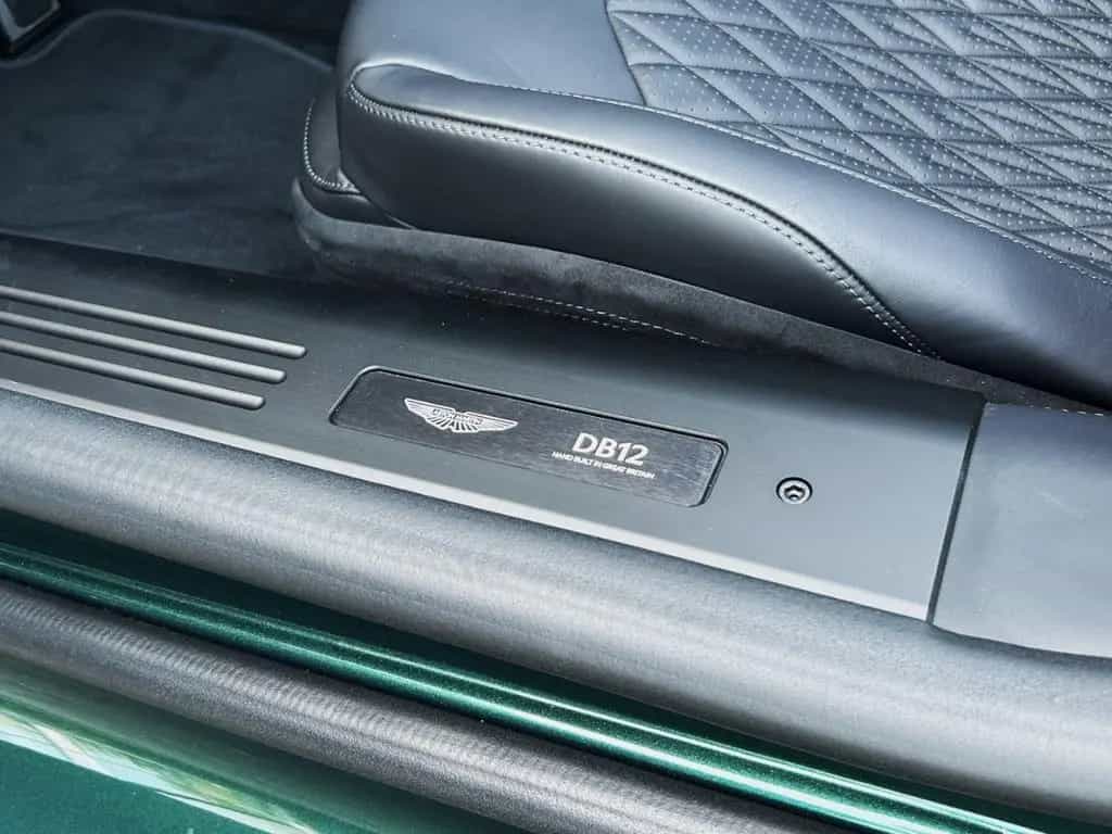 Aston Martin DB12 Volante Malachite Green Onyx Black null-photo-33