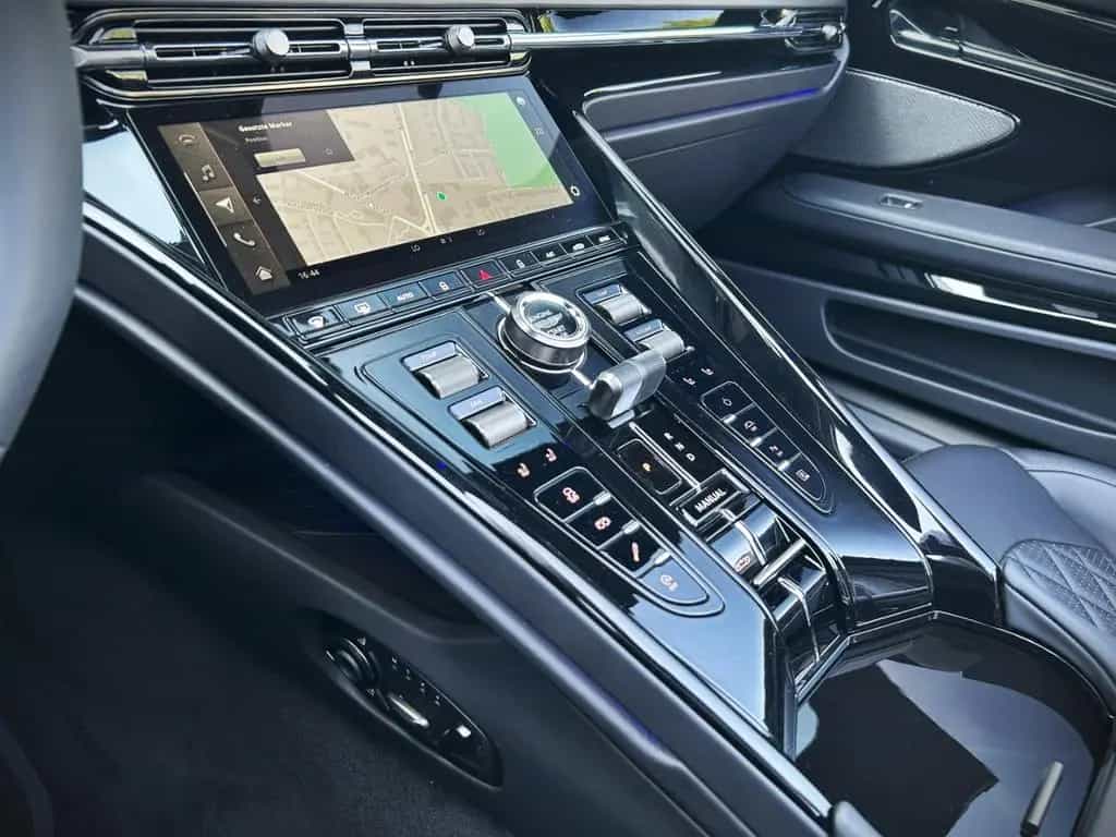 Aston Martin DB12 Volante Malachite Green Onyx Black null-photo-34
