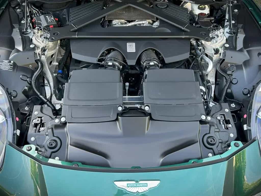 Aston Martin DB12 Volante Malachite Green Onyx Black null-photo-36