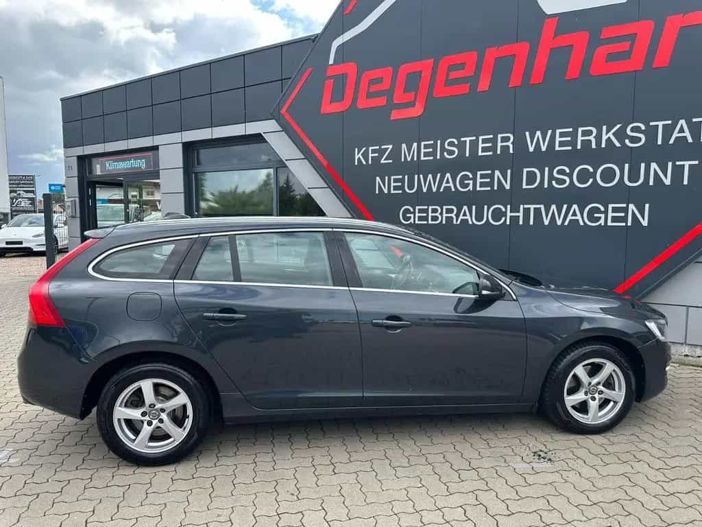 Volvo V60 Kombi Summum Virtual Lane ACC Navi BLIS 02/2018-photo-21