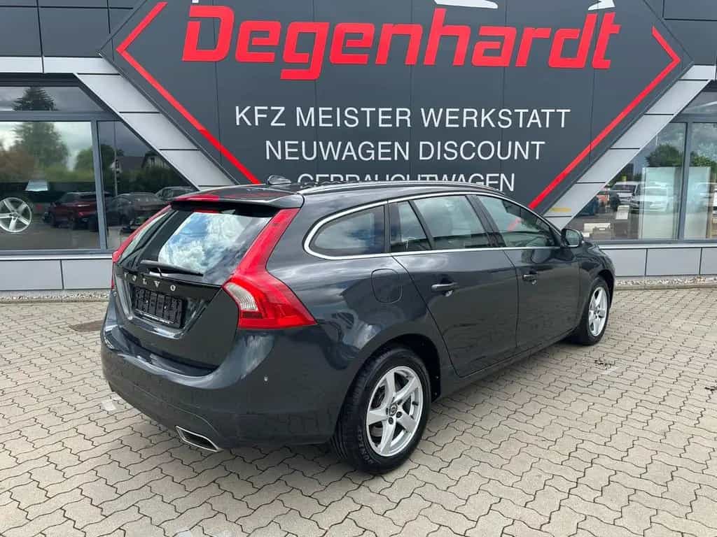 Volvo V60 Kombi Summum Virtual Lane ACC Navi BLIS 02/2018-photo-9