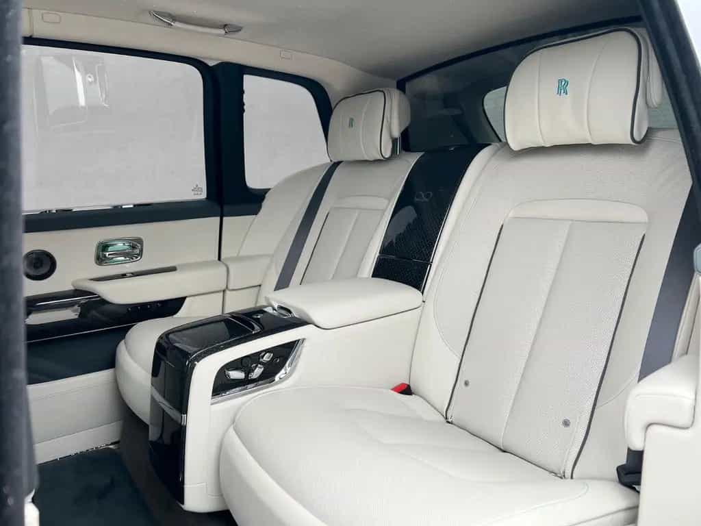Rolls-Royce Cullinan Black Badge 06/2024-photo-13