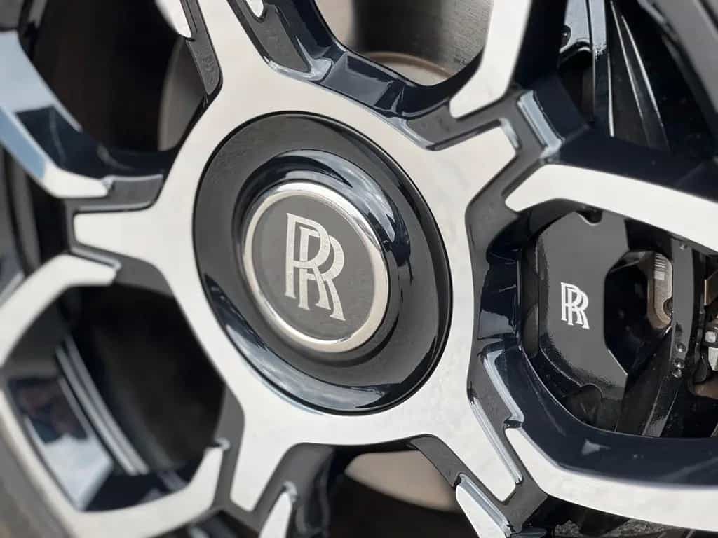 Rolls-Royce Cullinan Black Badge 06/2024-photo-9