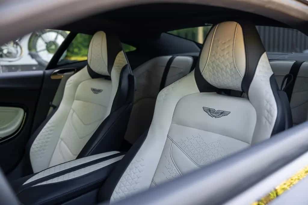 Aston Martin DBS Superleggera - MY23 - New 11/2022-photo-11